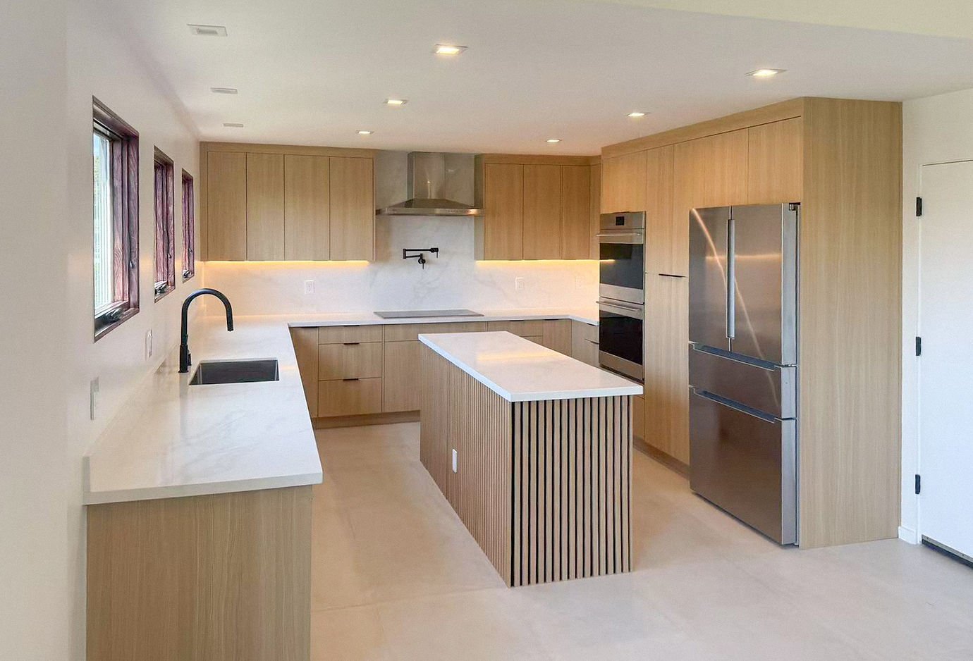 Light Oak Frameless Cabinets – Modern Minimalist EleganceRJ Design & MaterialRJ - LOLight Oak Frameless Cabinets – Modern Minimalist Elegance RJ Design & Material
