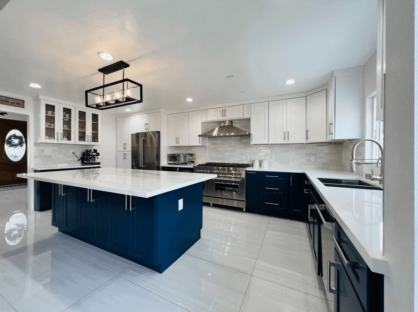 Navy Blue Shaker Kitchen Cabinet – Solid Wood Face Frame Cabinet with Soft Close DrawersRJNavy Blue Shaker Kitchen Cabinet – Solid Wood Face Frame Cabinet with Soft Close Drawers RJ