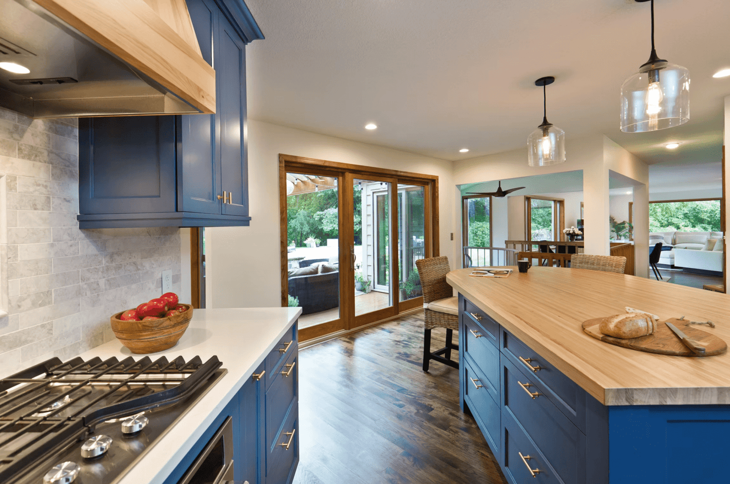 Navy Blue Shaker Kitchen Cabinet – Solid Wood Face Frame Cabinet with Soft Close DrawersRJNavy Blue Shaker Kitchen Cabinet – Solid Wood Face Frame Cabinet with Soft Close Drawers RJ