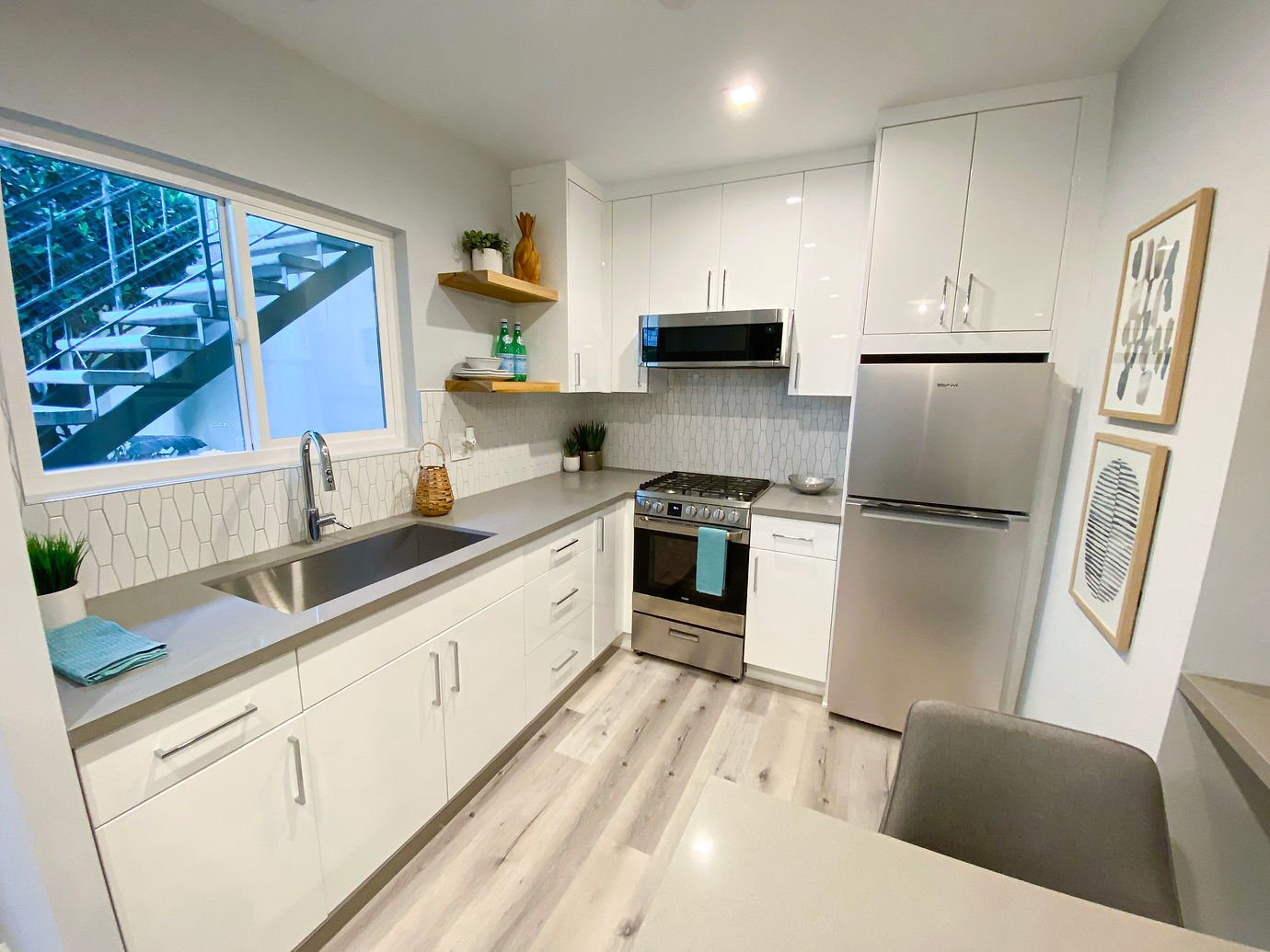 High Glossy White Frameless CabinetsRJ Design & MaterialRJ - HGWHigh Glossy White Frameless Cabinets RJ Design & Material